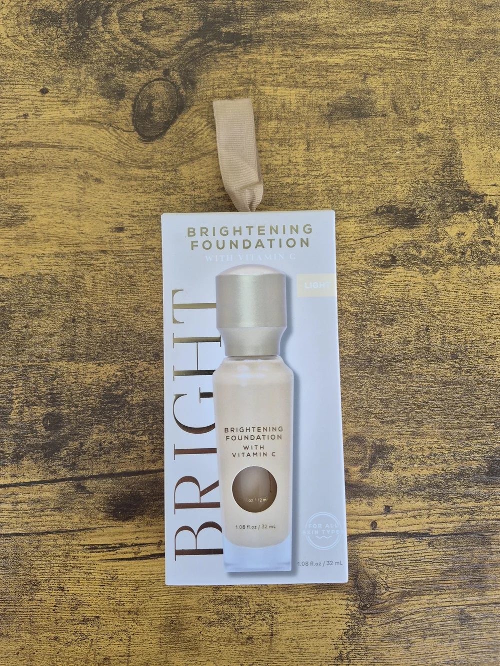 Enchante Brightening Foundation with Vitamin C Light 1.08 oz NIB